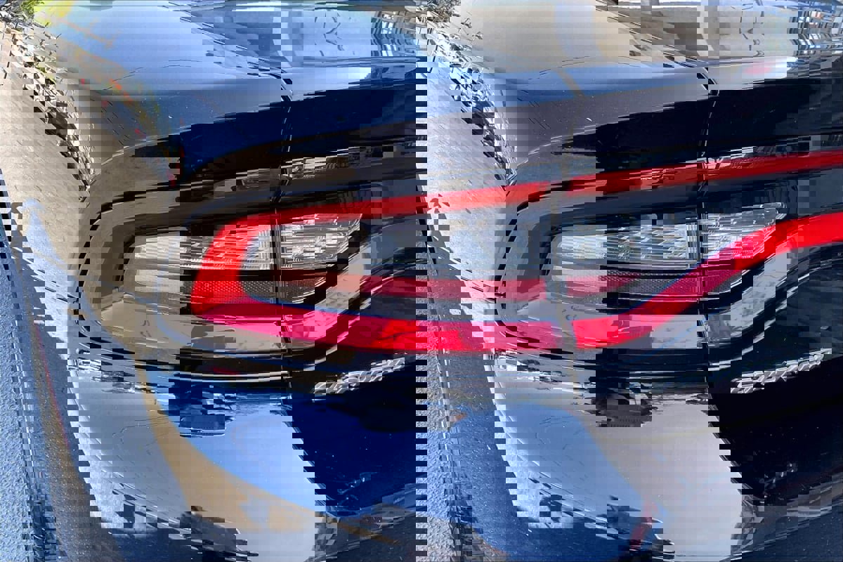 Used 2017 Dodge Charger SXT image 30