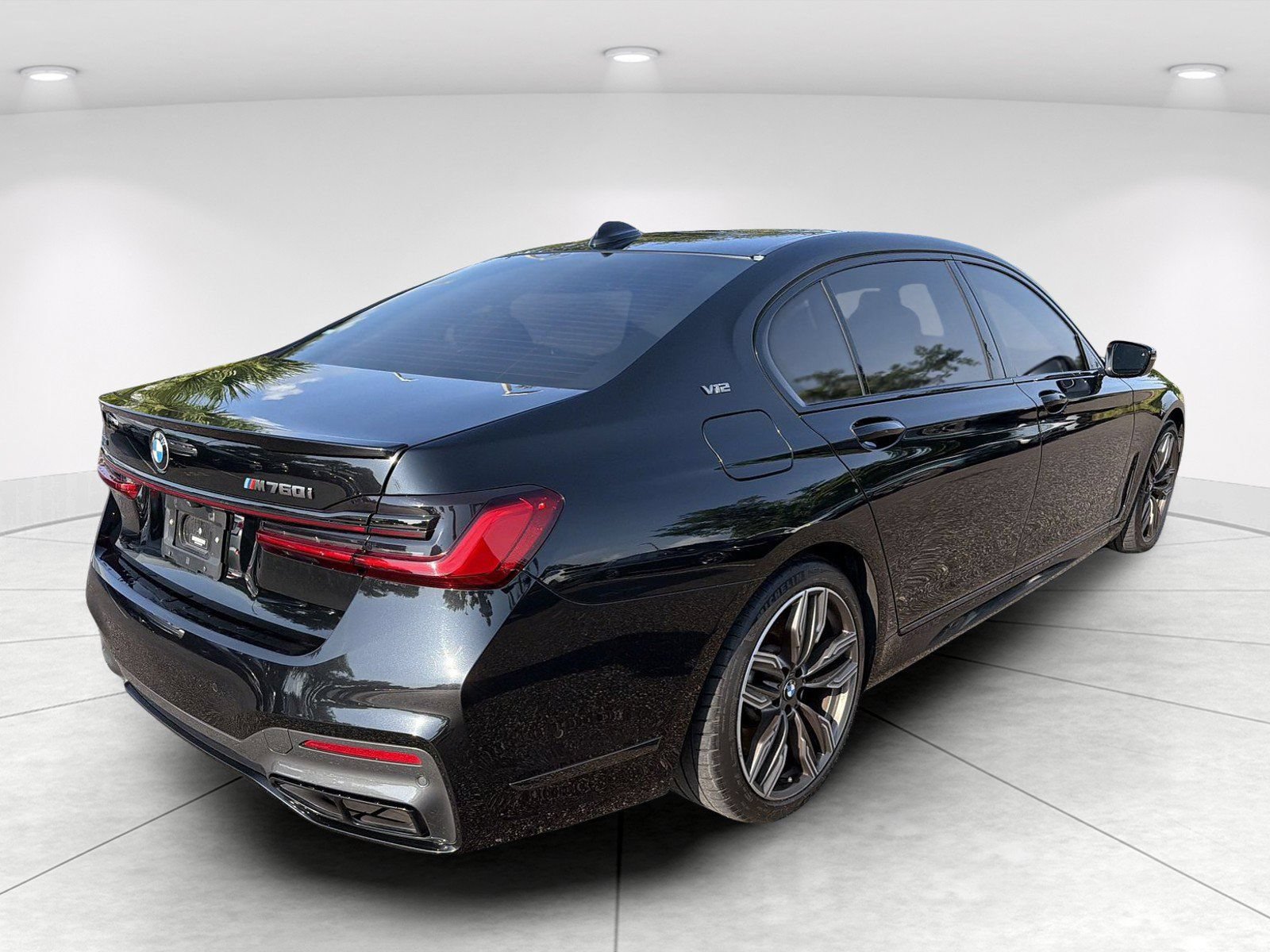 Used 2022 BMW M760i xDrive AWD/4WD image 4