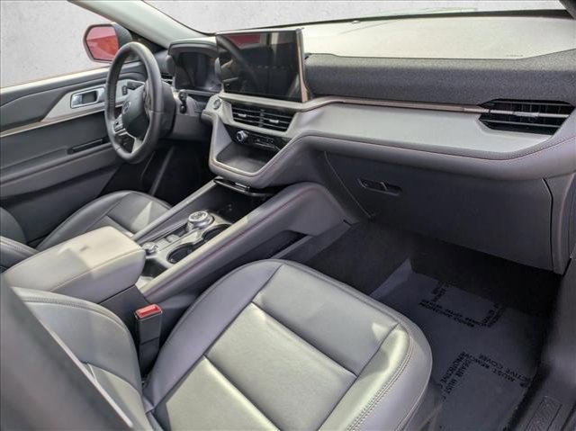 Used 2025 Ford Explorer Active w/ Active Comfort Package image 12