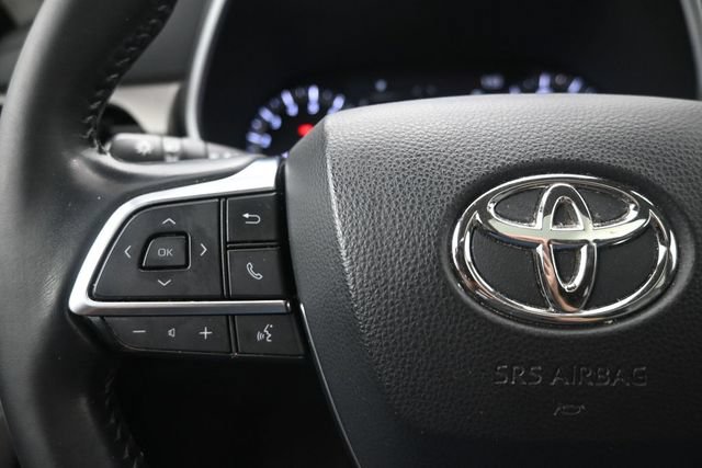 Used 2021 Toyota Highlander XLE FWD image 27