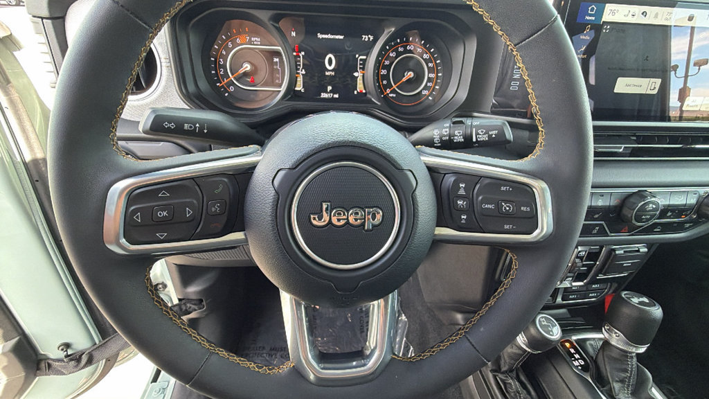 Used 2024 Jeep Wrangler Unlimited Sahara AWD/4WD image 18