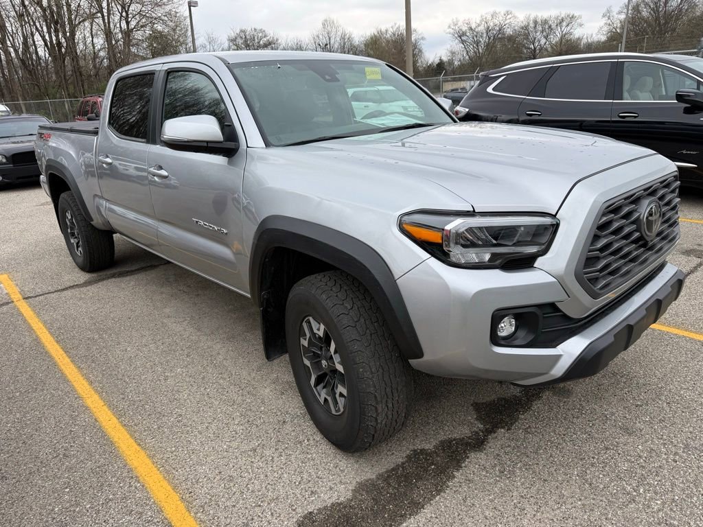 Used 2023 Toyota Tacoma TRD Off-Road w/ TRD Premium Off Road Package image 3