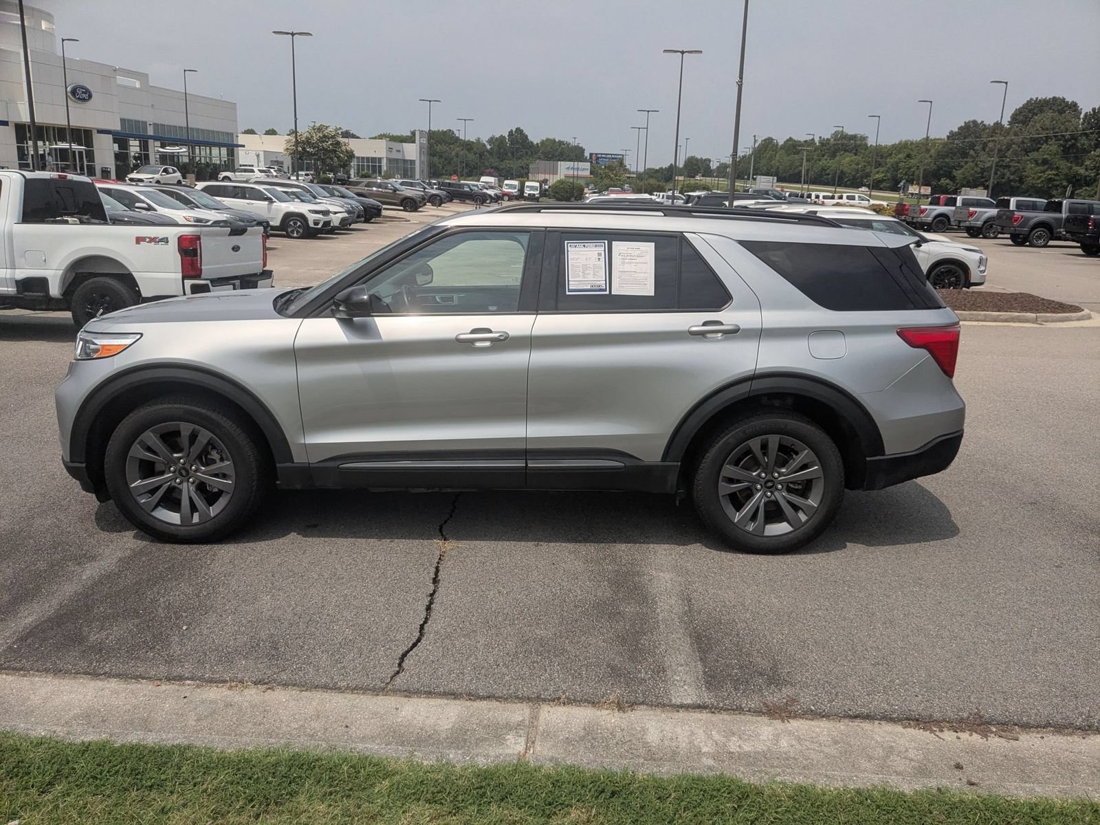 Used 2023 Ford Explorer XLT w/ Equipment Group 202A AWD/4WD image 6