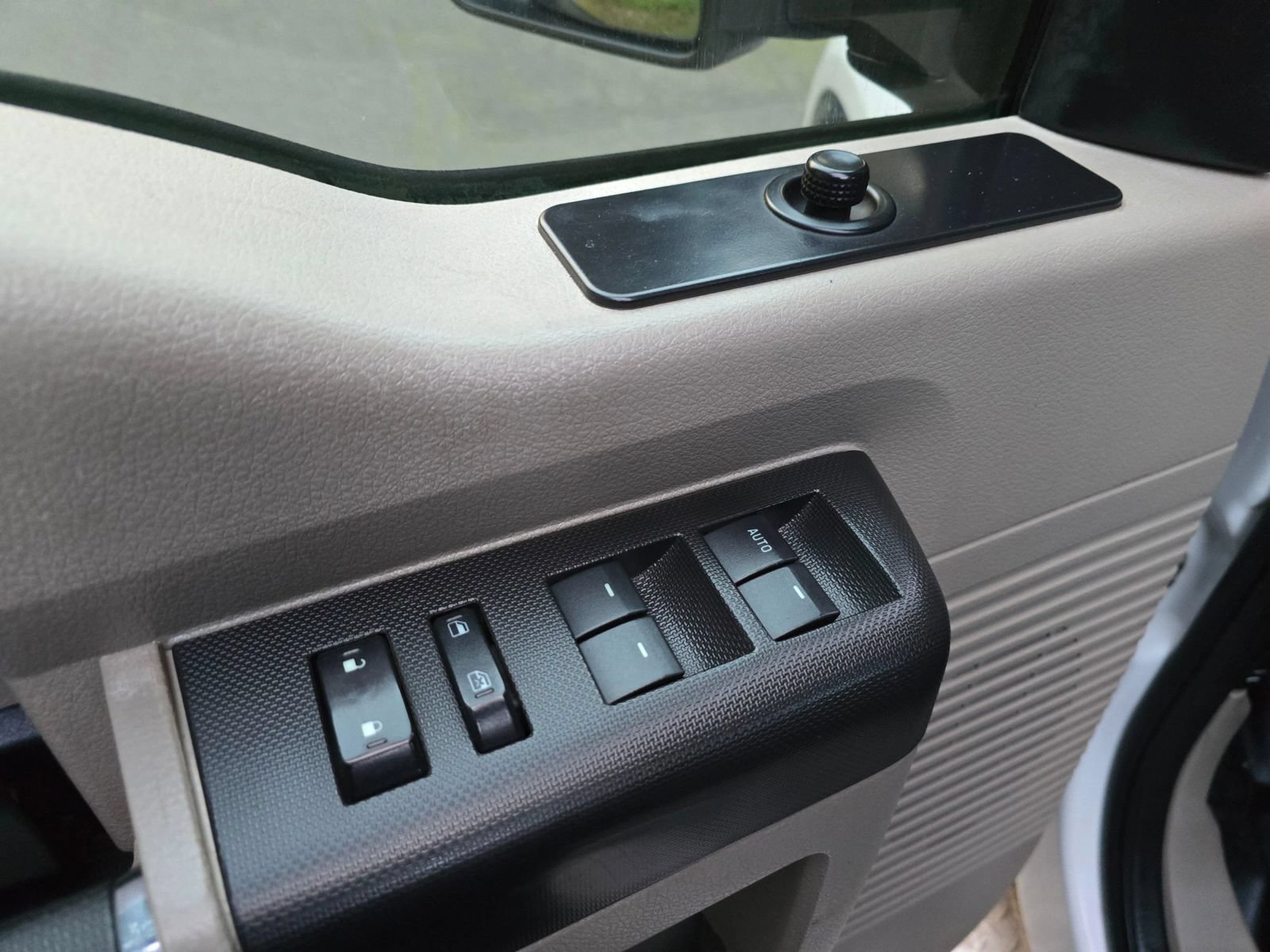 Used 2009 Ford F350 XLT AWD/4WD image 21