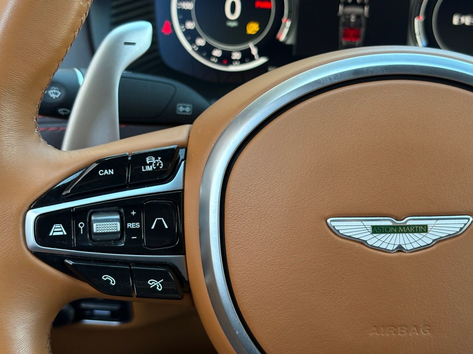 Used 2021 Aston Martin DBX image 17