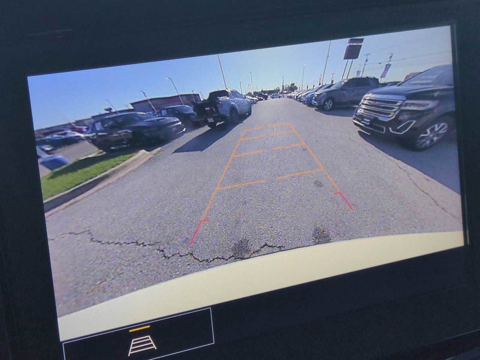 Used 2023 Chevrolet Traverse LT image 15