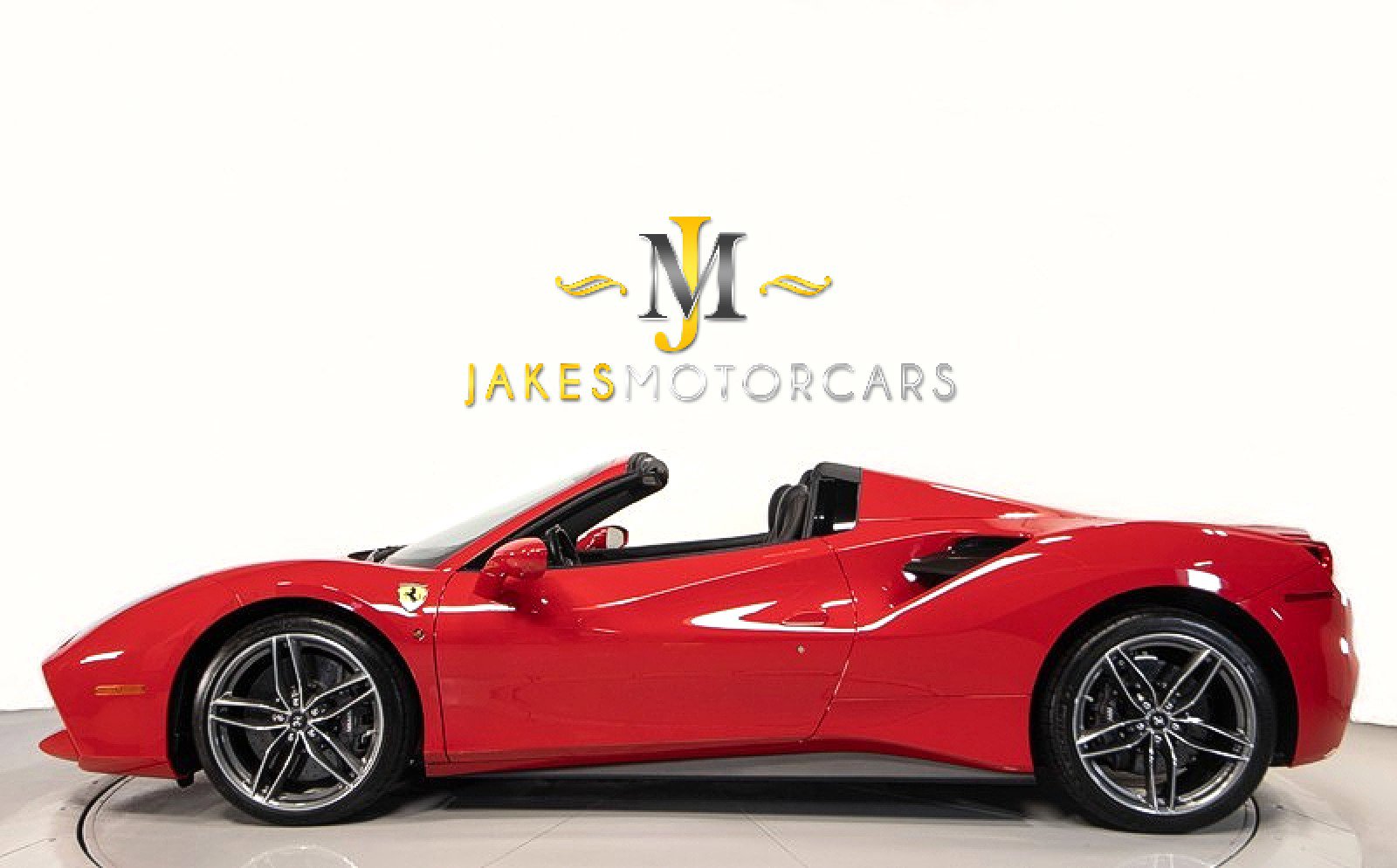 Used 2018 Ferrari 488 Spider image 2