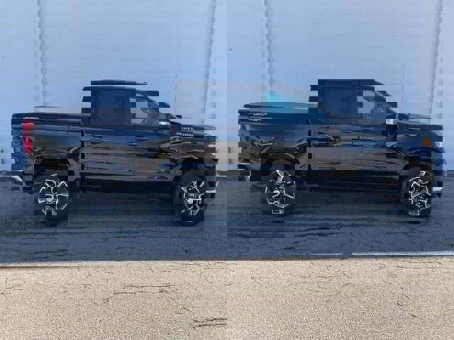 Used 2024 Chevrolet Silverado 1500 LT image 3