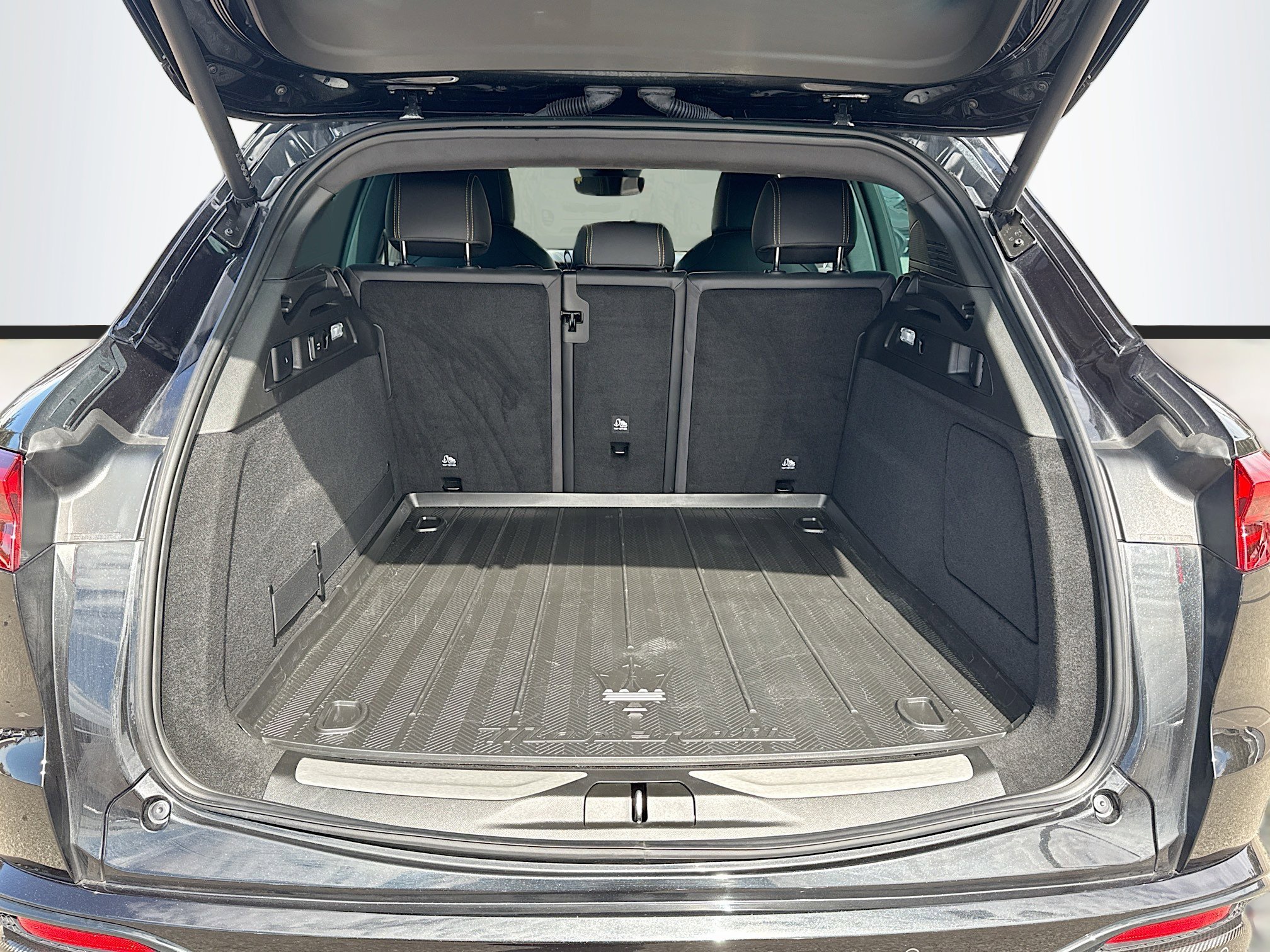 Certified 2024 Maserati Grecale Trofeo image 11