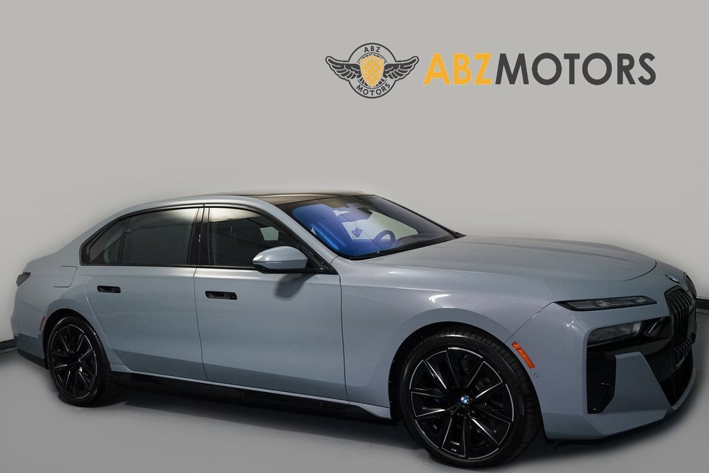 Used 2023 BMW 760i xDrive image 1