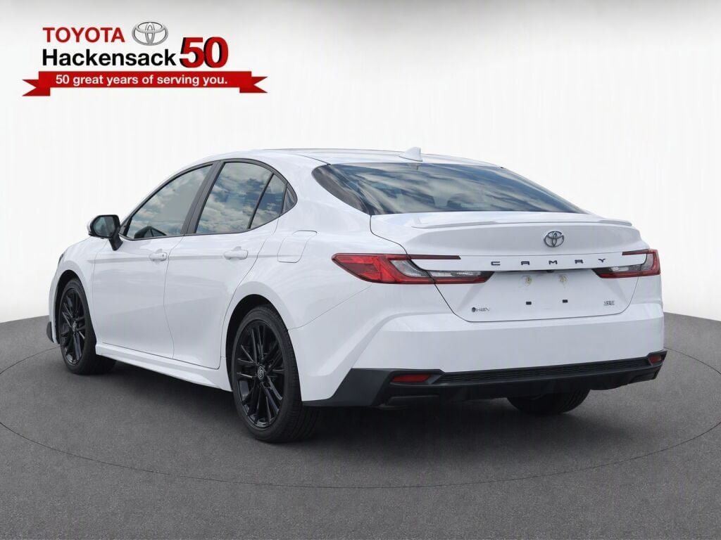 Used 2025 Toyota Camry SE FWD image 3