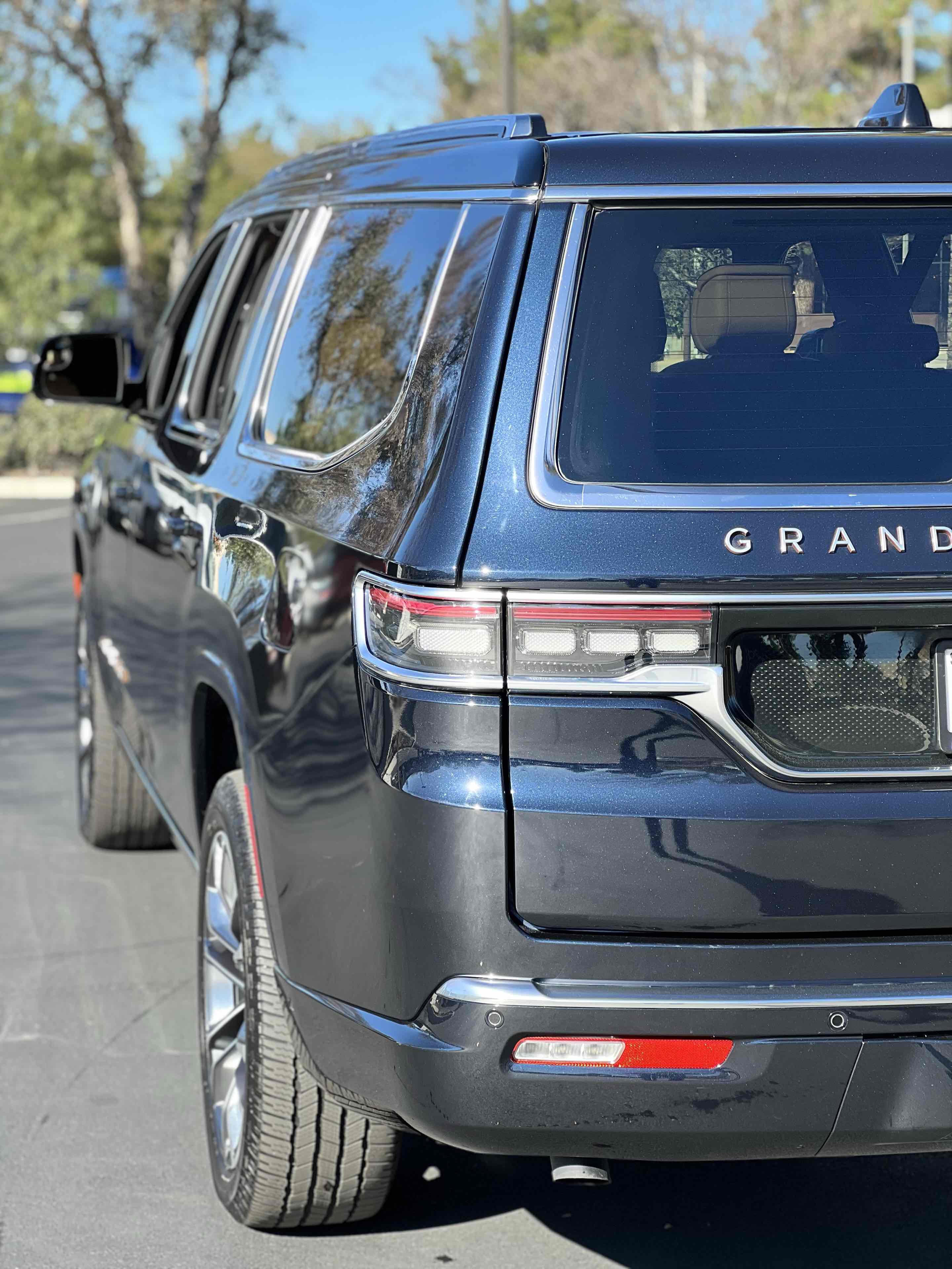 Used 2023 Jeep Grand Wagoneer L Series III image 87