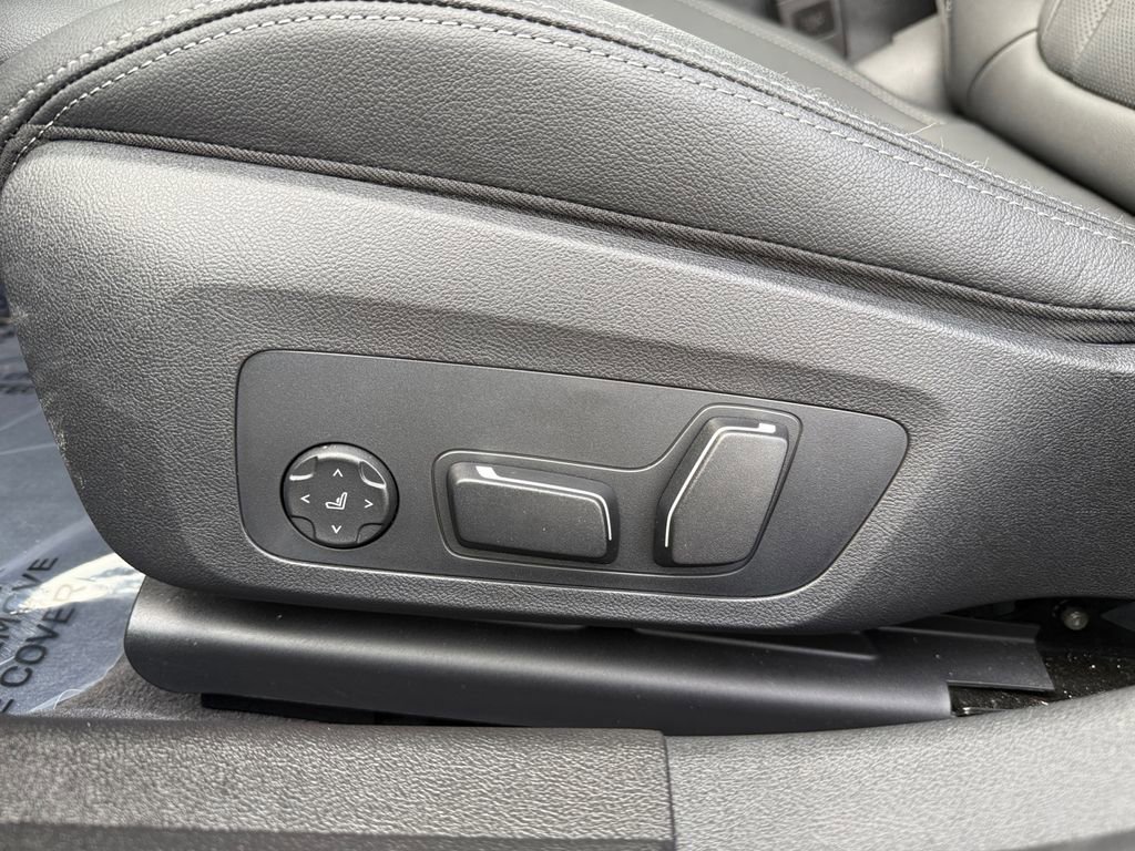 Certified 2025 BMW 330i xDrive Sedan image 34