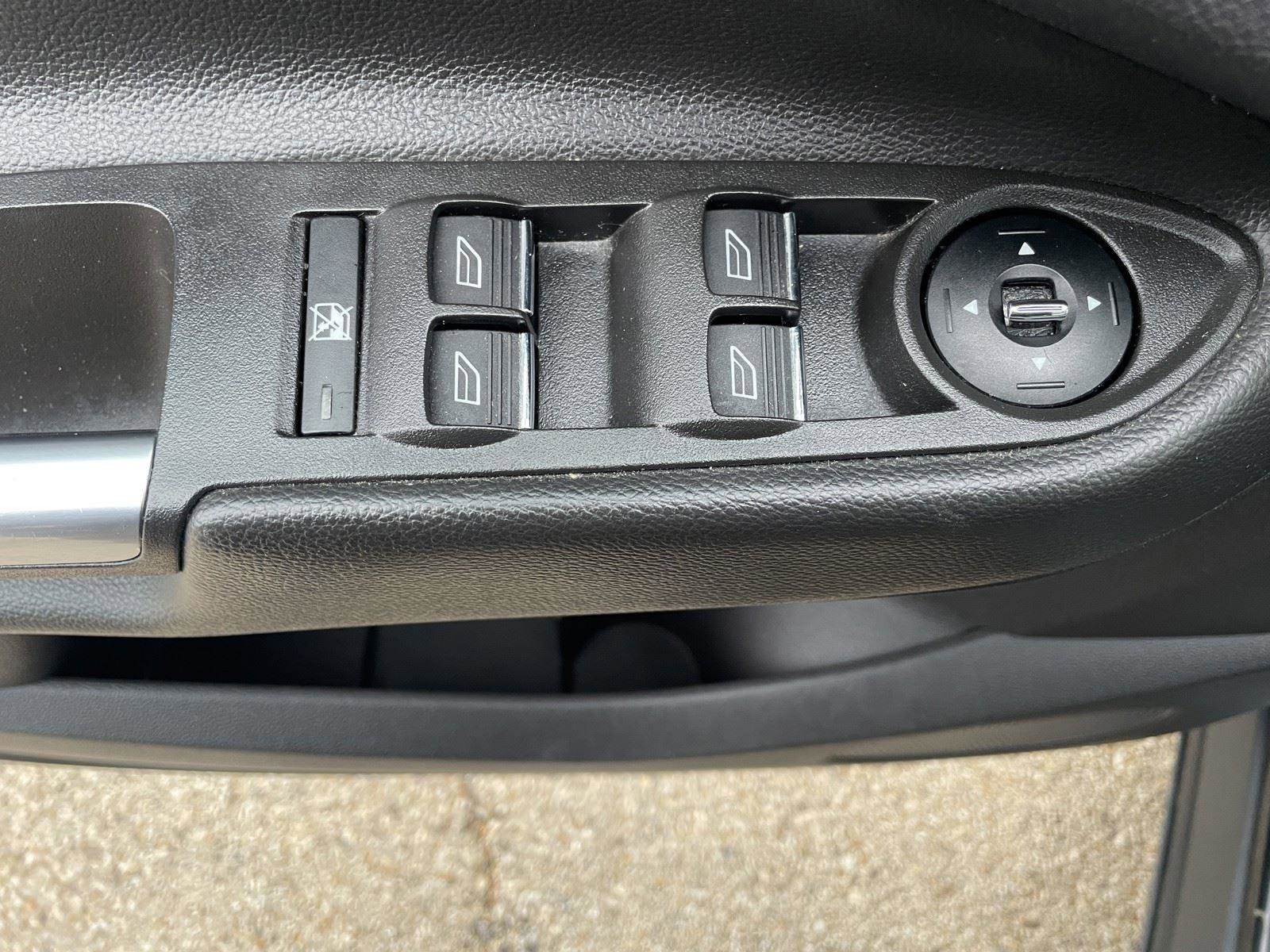 Used 2013 Ford Escape Titanium w/ Class II Trailer Tow Pkg image 10