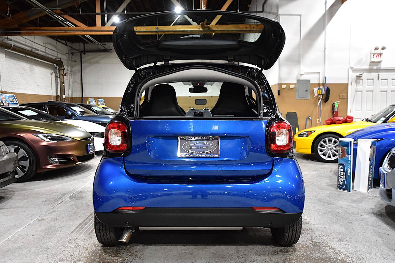 Used 2016 smart fortwo pure RWD image 25