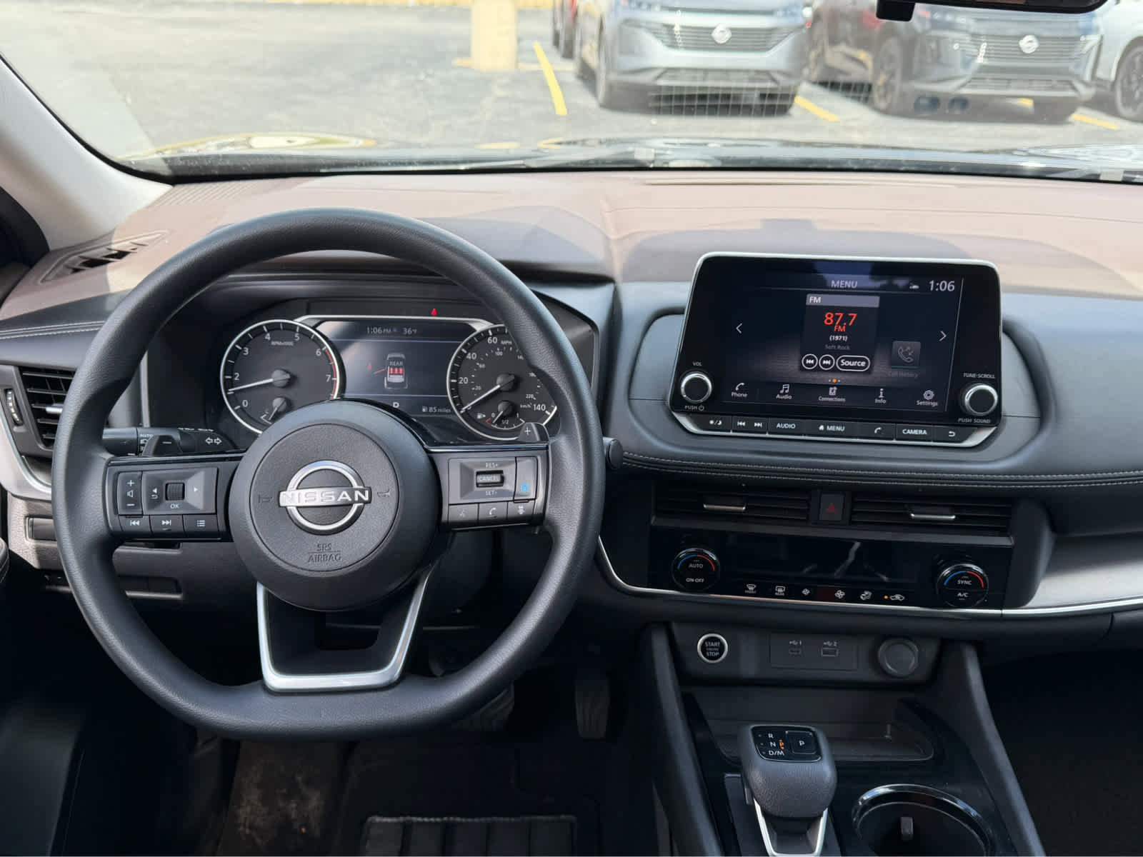 Used 2023 Nissan Rogue SV image 15