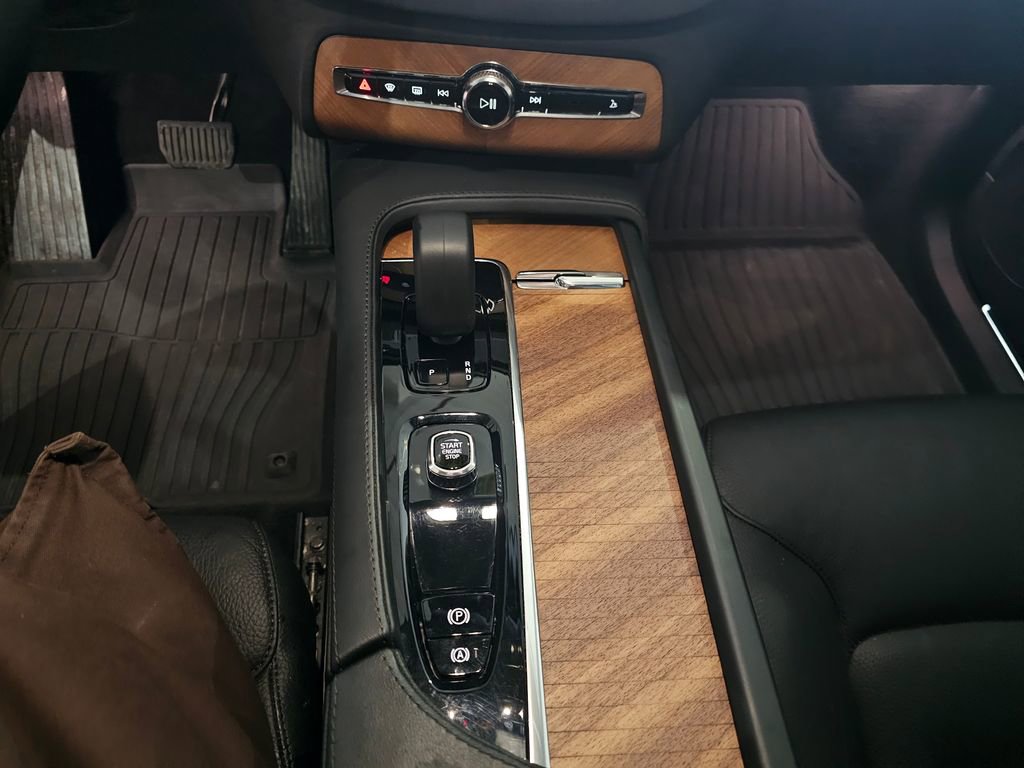 Certified 2024 Volvo XC90 B6 Plus w/ Protection Package Premier AWD/4WD image 24