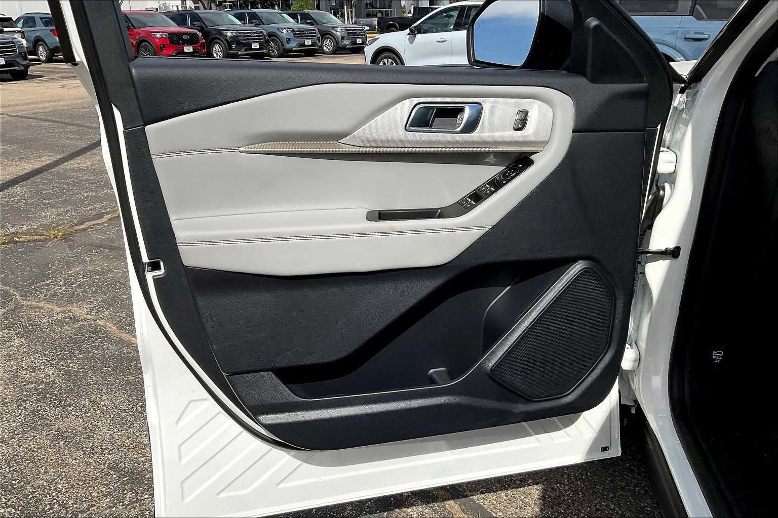 New 2025 Ford Explorer Active w/ Active Comfort Package image 10