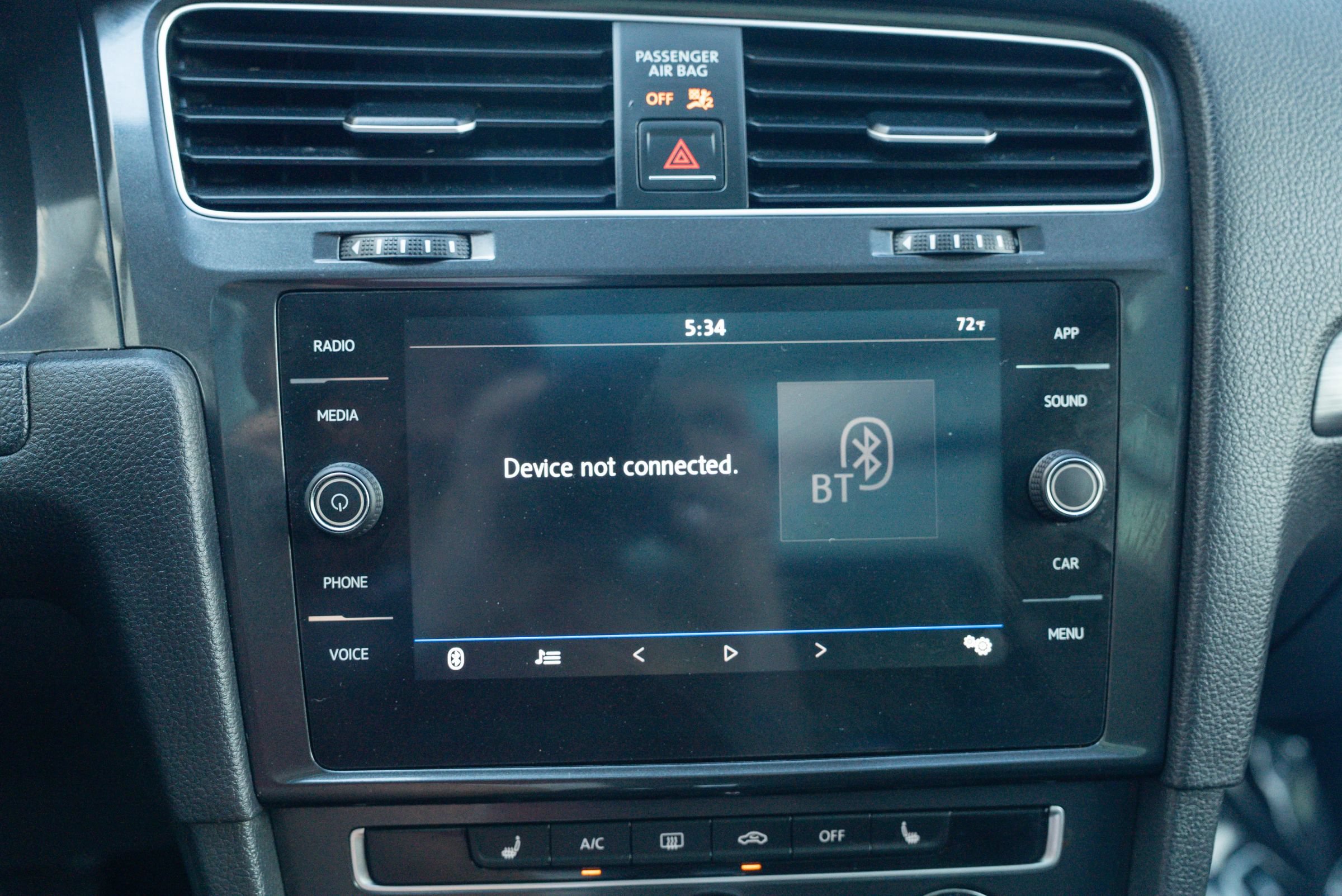 Used 2018 Volkswagen Golf SE FWD image 25