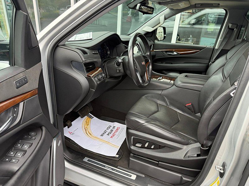 Used 2020 Cadillac Escalade ESV Luxury AWD/4WD image 13