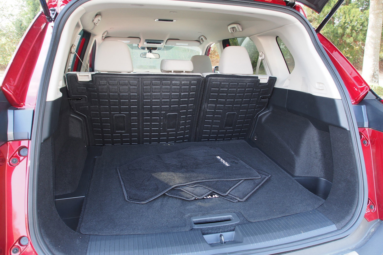 Used 2023 Nissan Rogue SV FWD image 14