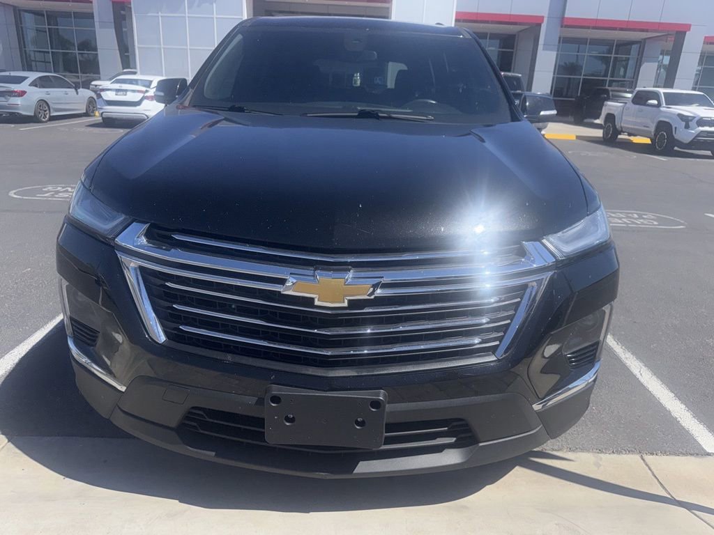 Used 2022 Chevrolet Traverse LT image 2