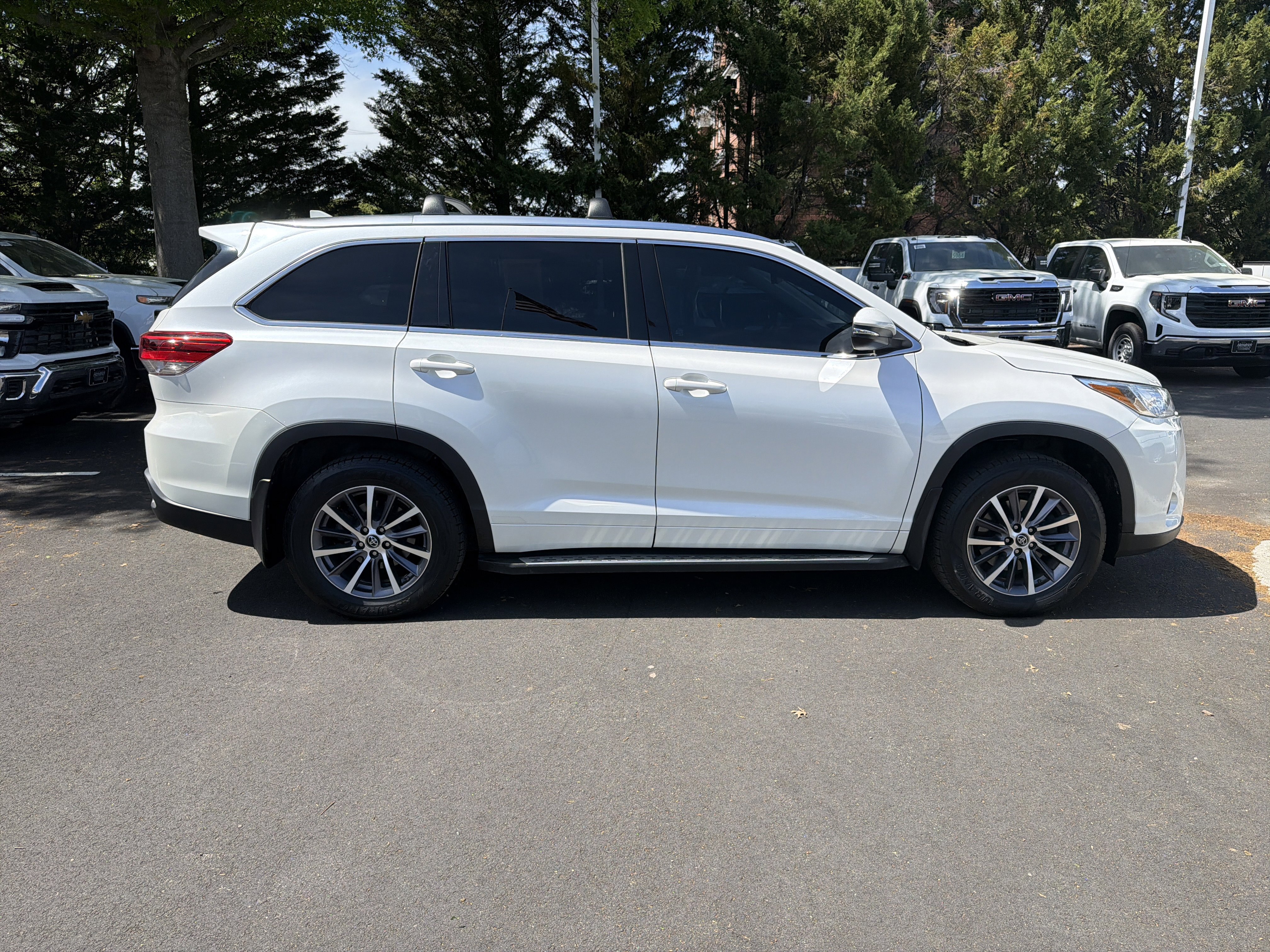 Used 2018 Toyota Highlander XLE image 11