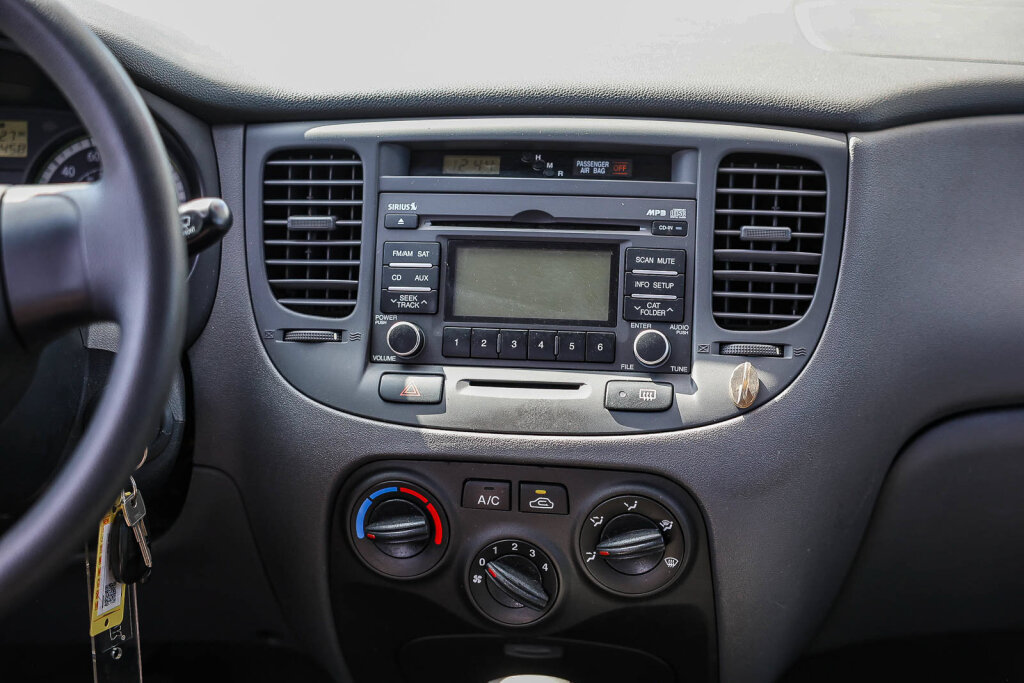 Used 2009 Kia Rio LX FWD image 3