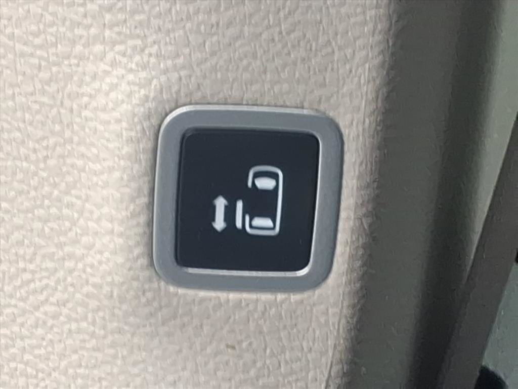 Used 2024 Chrysler Pacifica Touring-L image 31