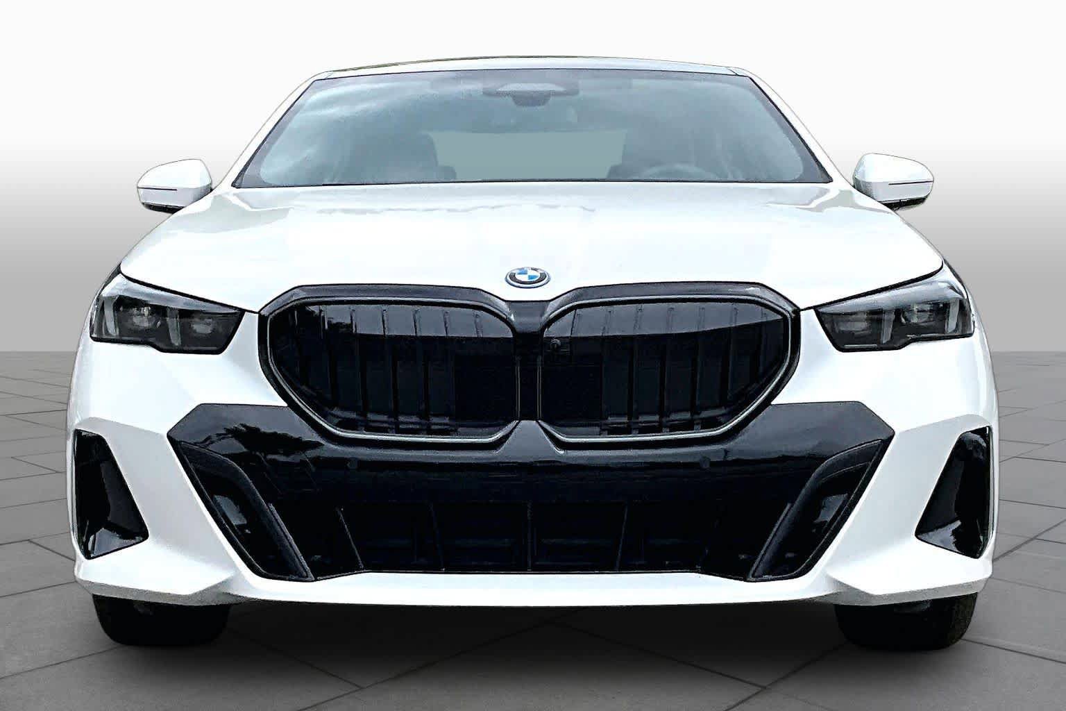 New 2027 BMW 550e xDrive AWD/4WD image 3