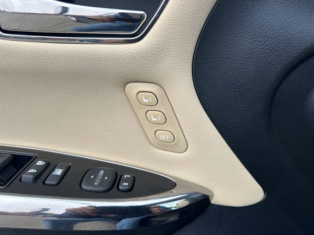 Used 2018 Toyota Avalon Limited w/ All Weather Liner Package image 11