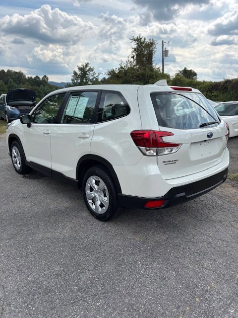 Used 2022 Subaru Forester 2.5i AWD/4WD image 8