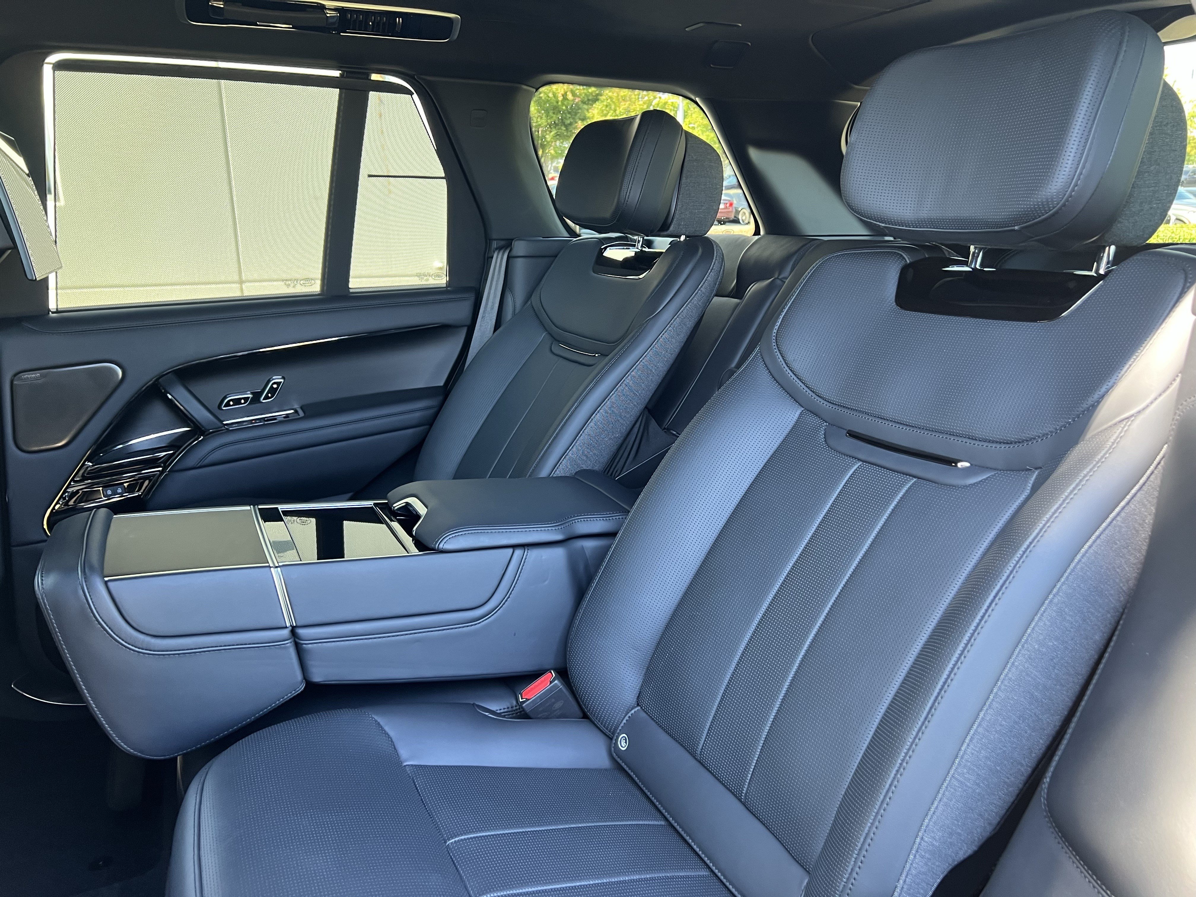 Used 2023 Land Rover Range Rover SV AWD/4WD image 32