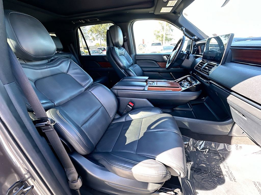 Used 2023 Lincoln Navigator Reserve image 29
