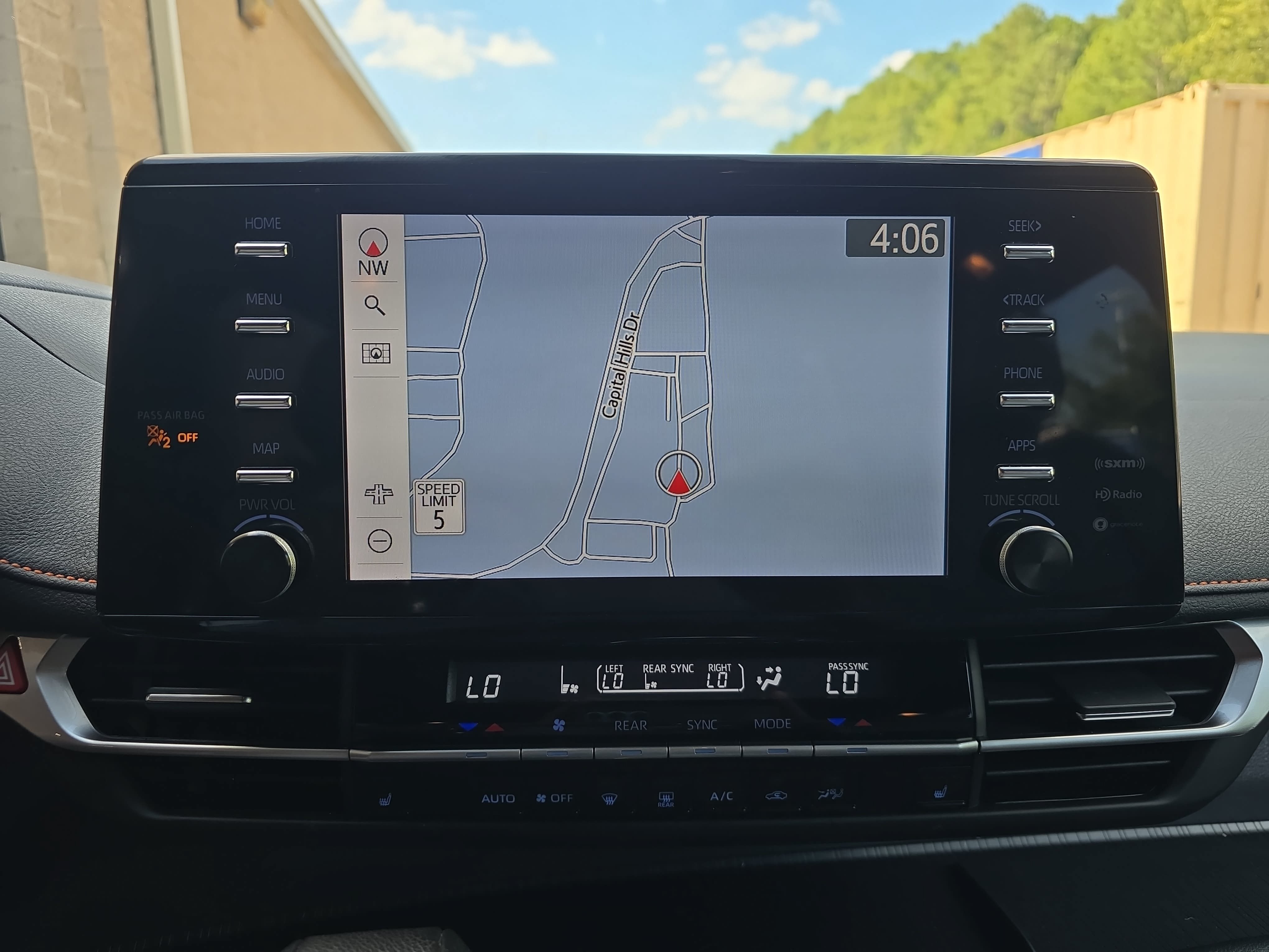 Used 2024 Toyota Sienna XSE FWD image 23