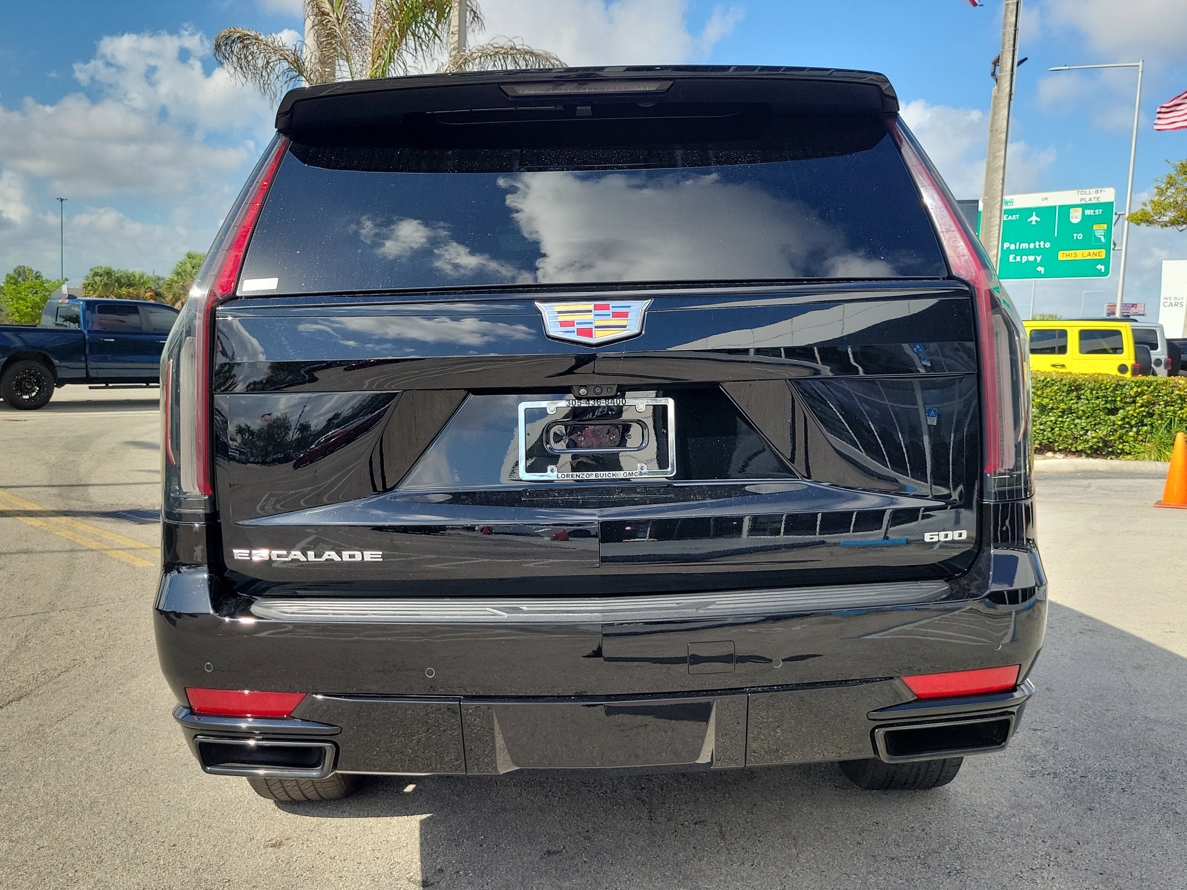Used 2023 Cadillac Escalade ESV Sport Platinum image 6