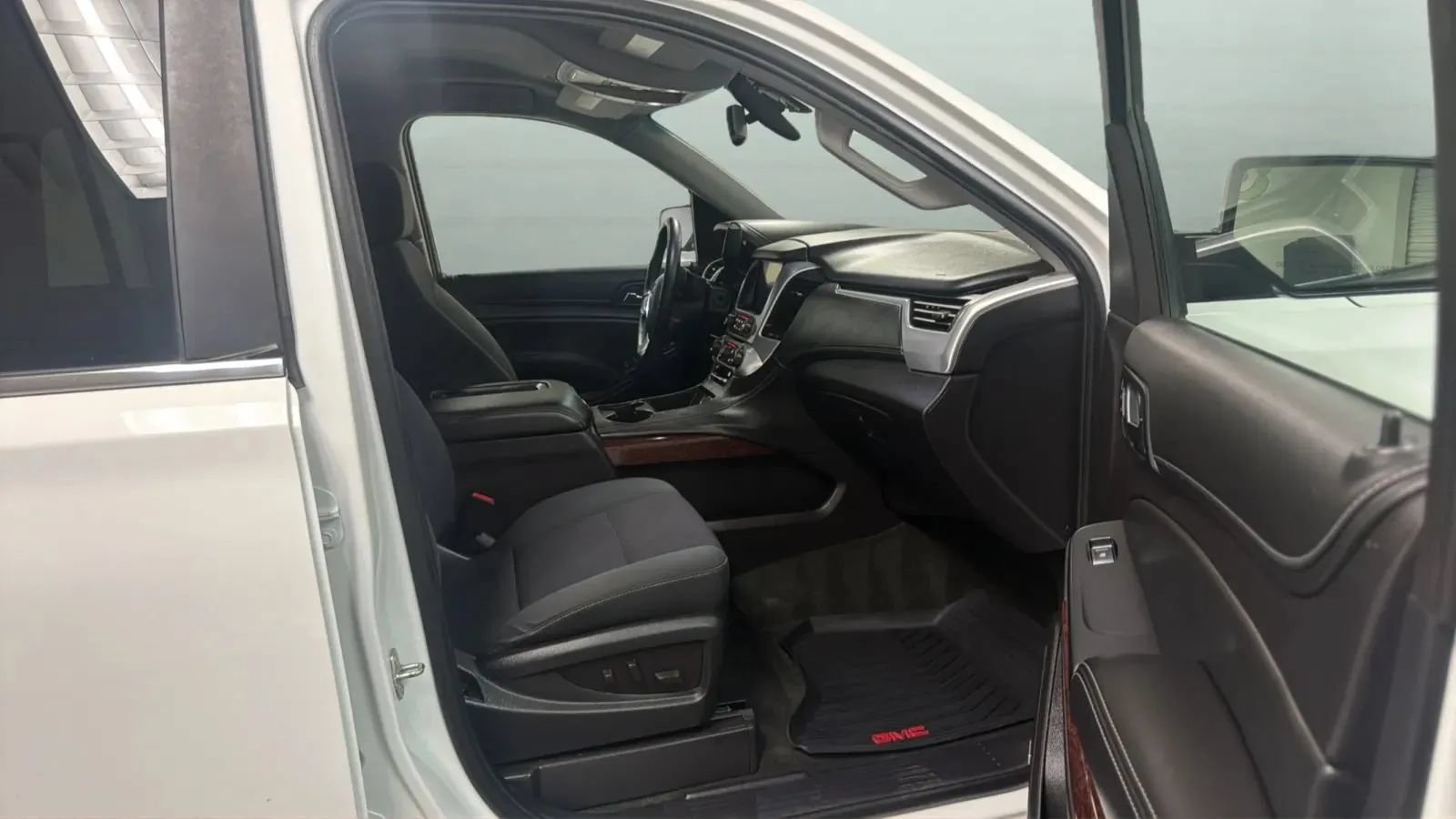 Used 2015 GMC Yukon SLE w/ Convenience Package RWD image 21