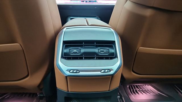 Used 2023 BMW i7 xDrive60 w/ Executive Package 2 image 41