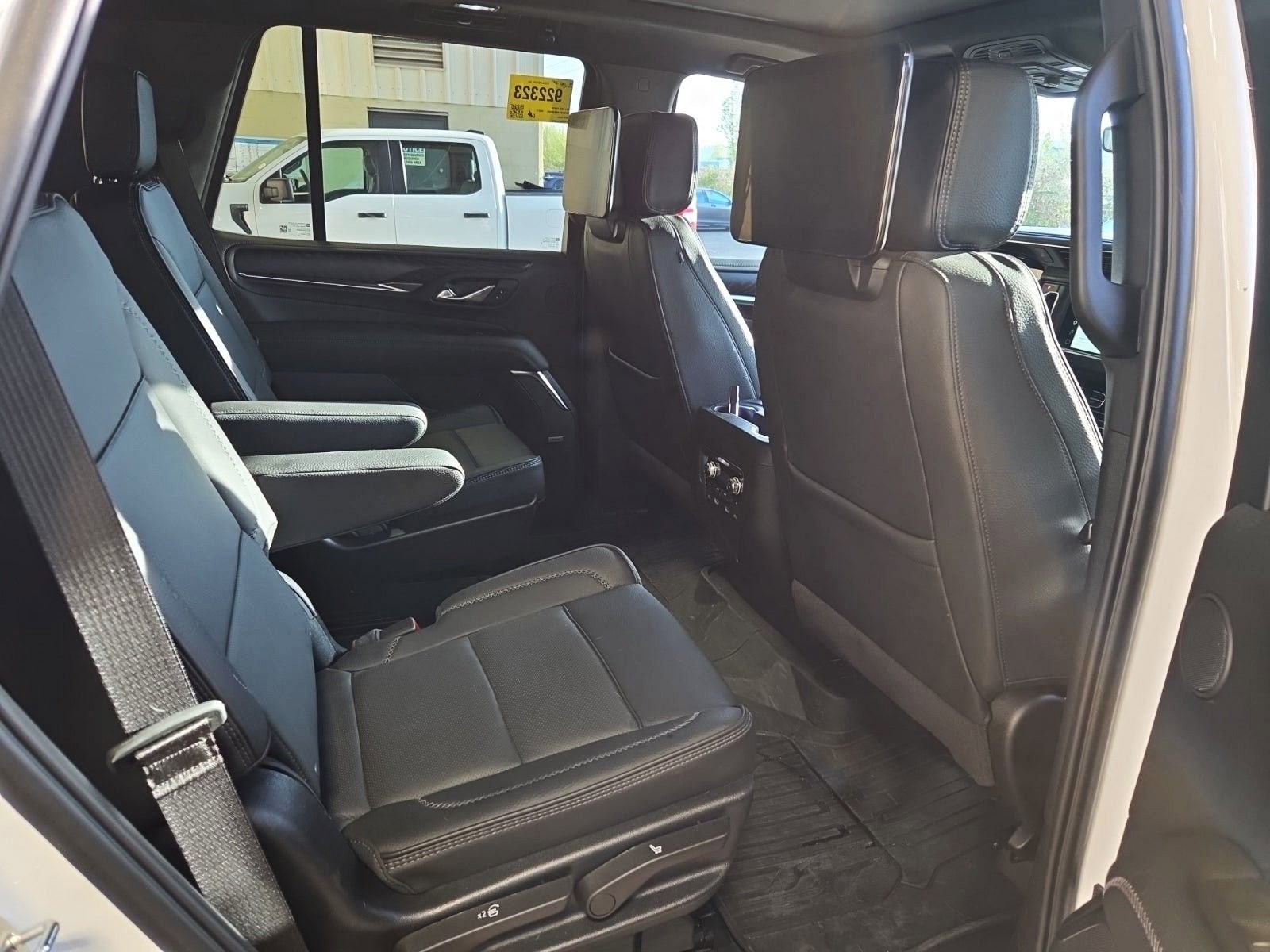 Used 2024 GMC Yukon Denali w/ Advanced Technology Package AWD/4WD image 9