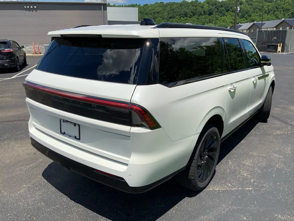 New 2027 Lincoln Navigator L Reserve AWD/4WD image 24