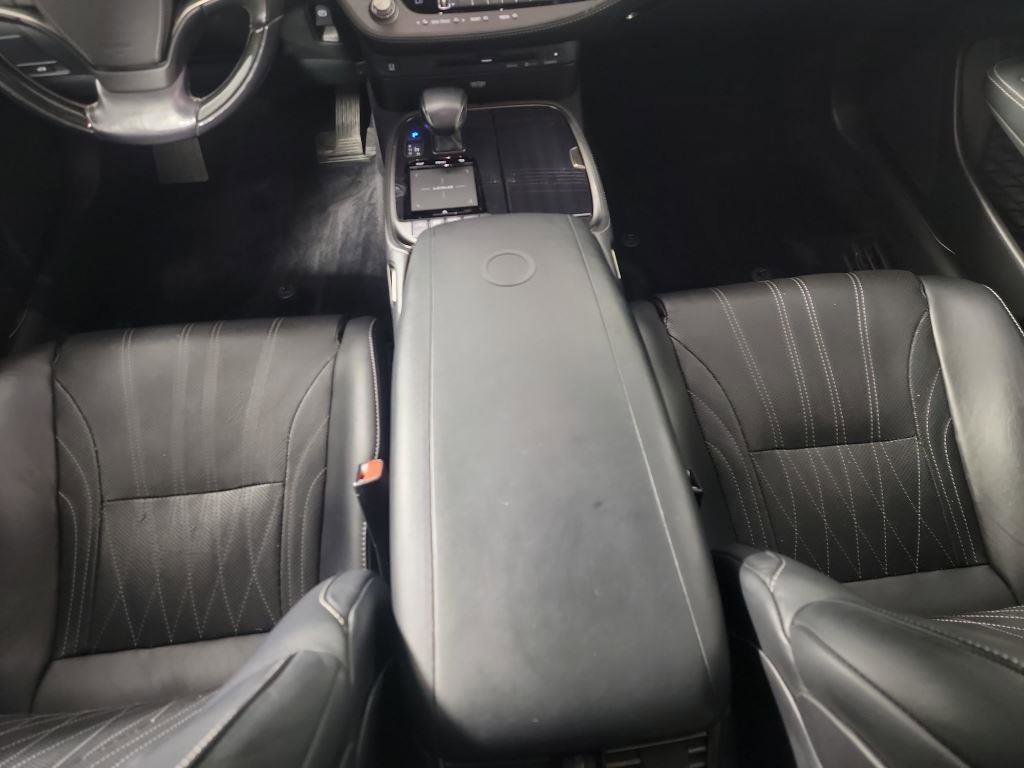 Used 2019 Lexus LS 500h AWD image 24