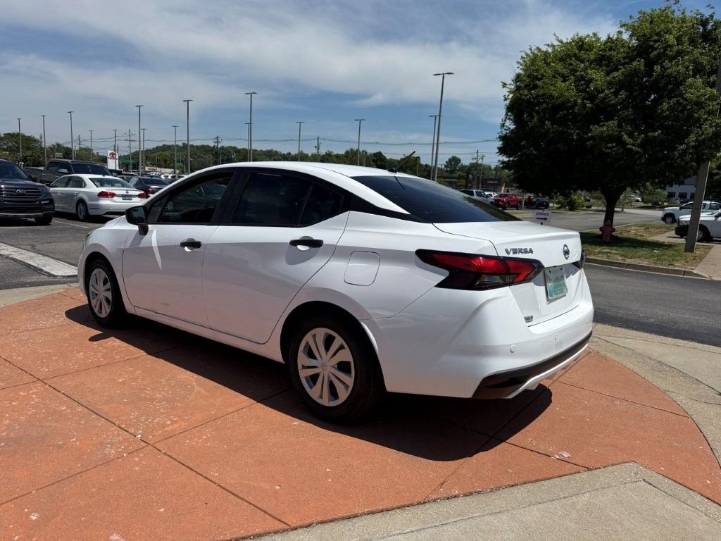 Used 2021 Nissan Versa S FWD image 4
