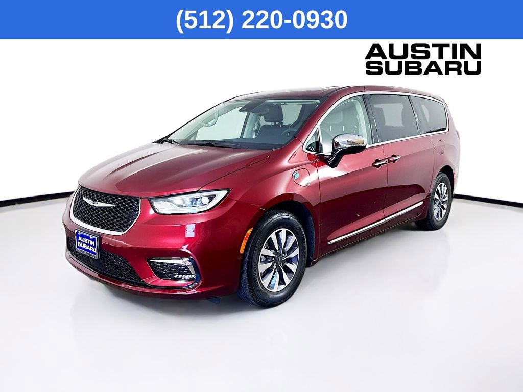 Used 2023 Chrysler Pacifica Limited image 3