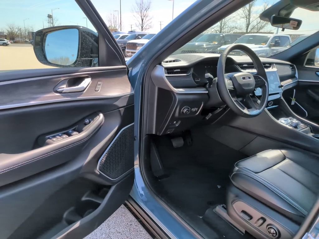 New 2026 Jeep Grand Cherokee L Limited AWD/4WD image 21