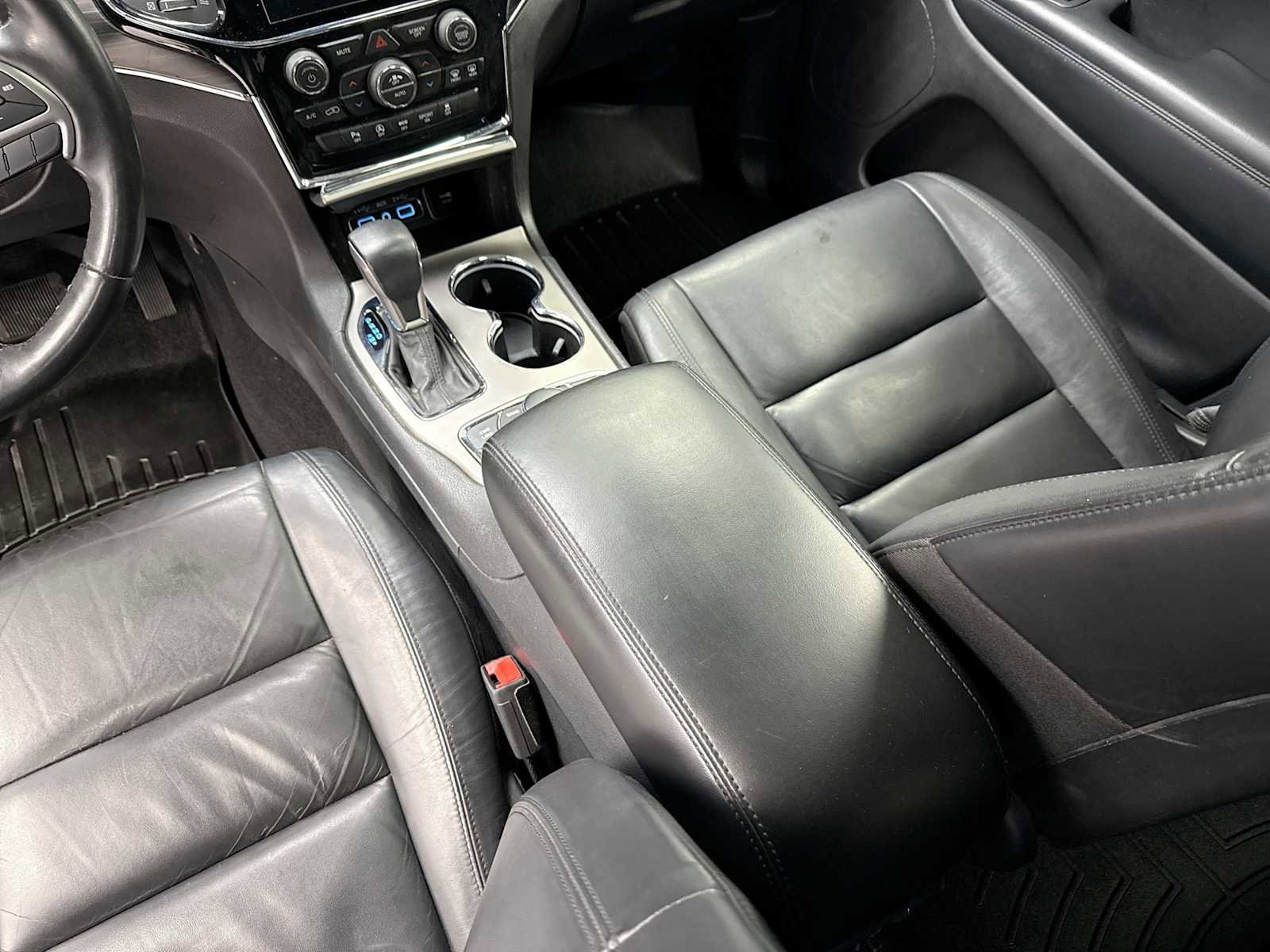 Used 2019 Jeep Grand Cherokee Limited AWD/4WD image 29