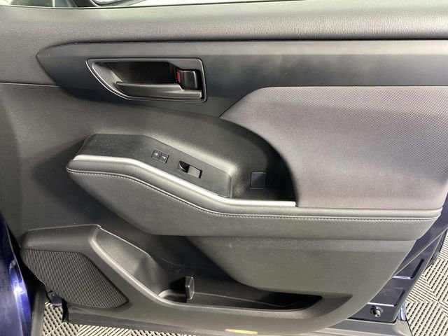 Used 2023 Toyota Highlander LE image 26