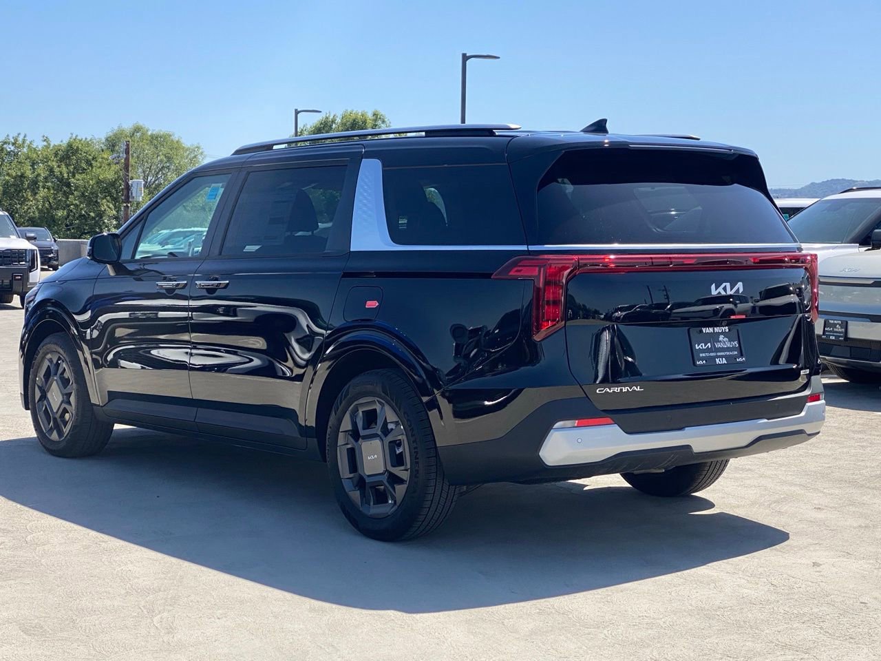 New 2026 Kia Carnival EX FWD image 6
