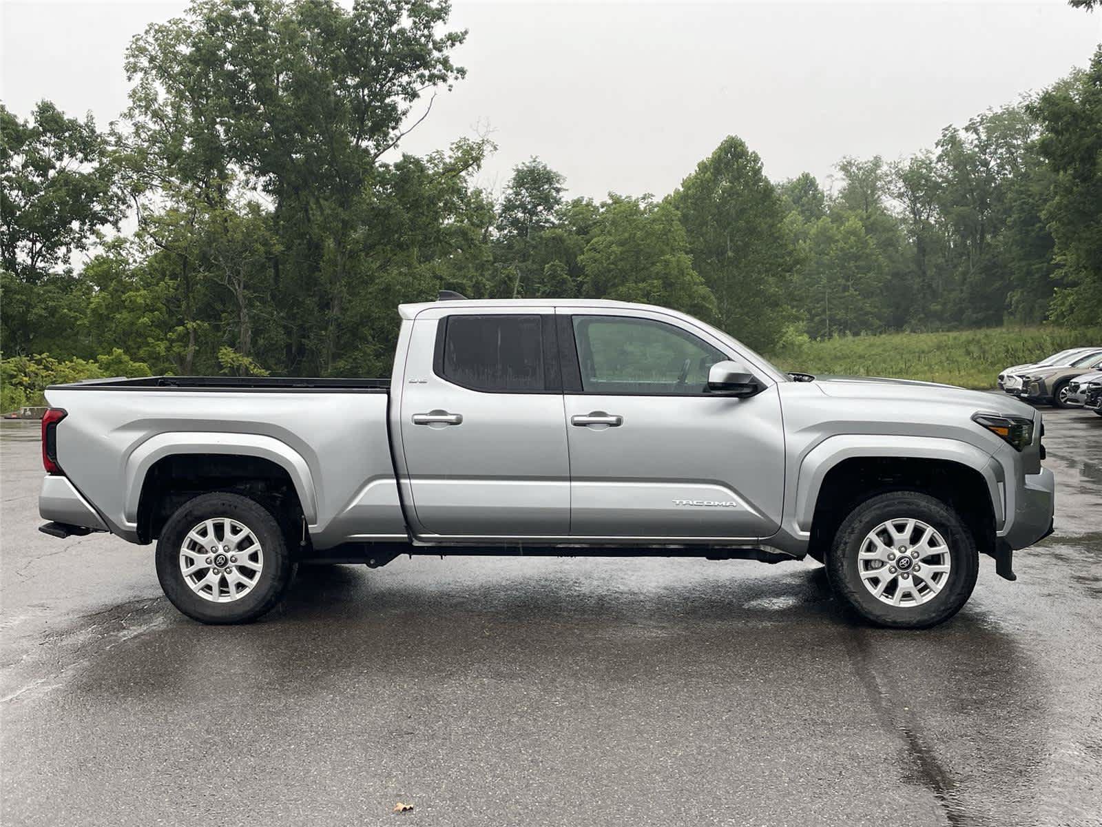 Used 2024 Toyota Tacoma SR5 AWD/4WD image 6