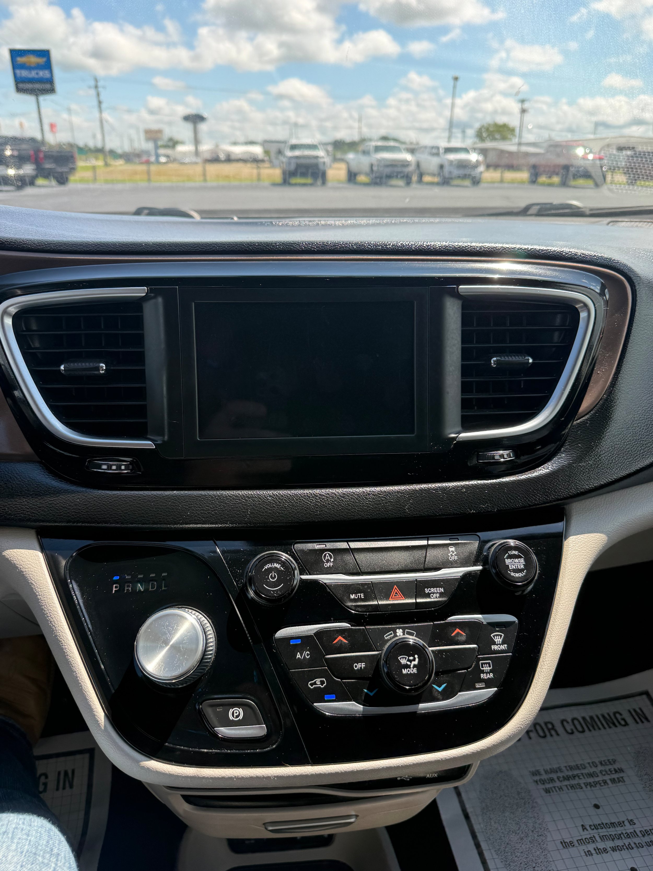 Used 2020 Chrysler Voyager Lxi FWD image 16