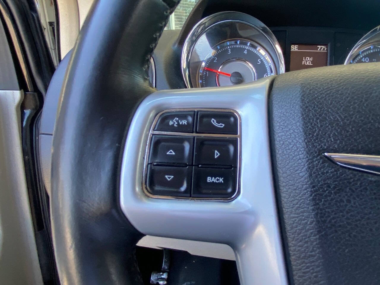 Used 2014 Chrysler Town & Country Touring FWD image 22